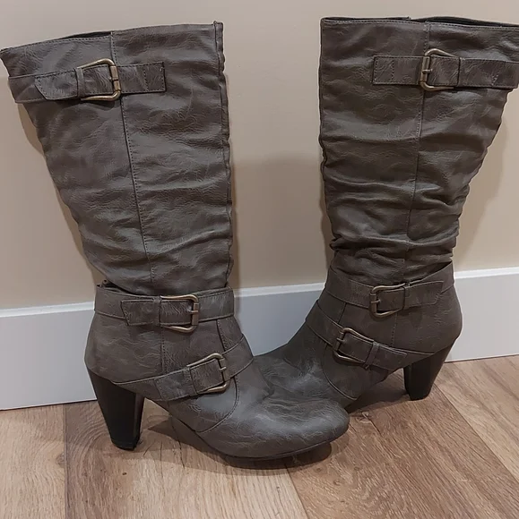 Buckle boot - Picture 2 of 3